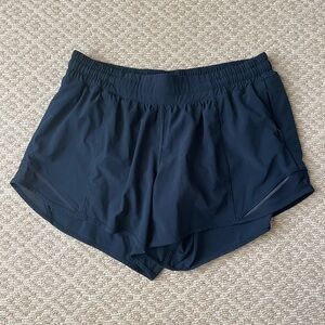 Lululemon Hottyhot 4” shorts